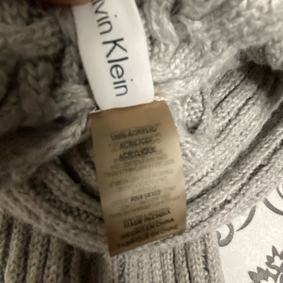 Calvin Klein Cozy & Warm Knit Gray Scarf - Picture 6 of 6